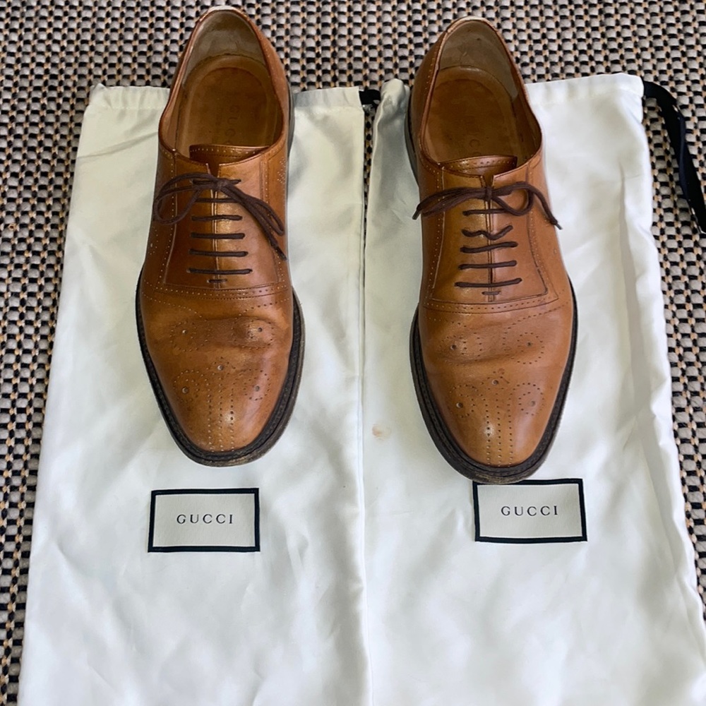 Gucci Lace Up Oxford with perforated bee detail